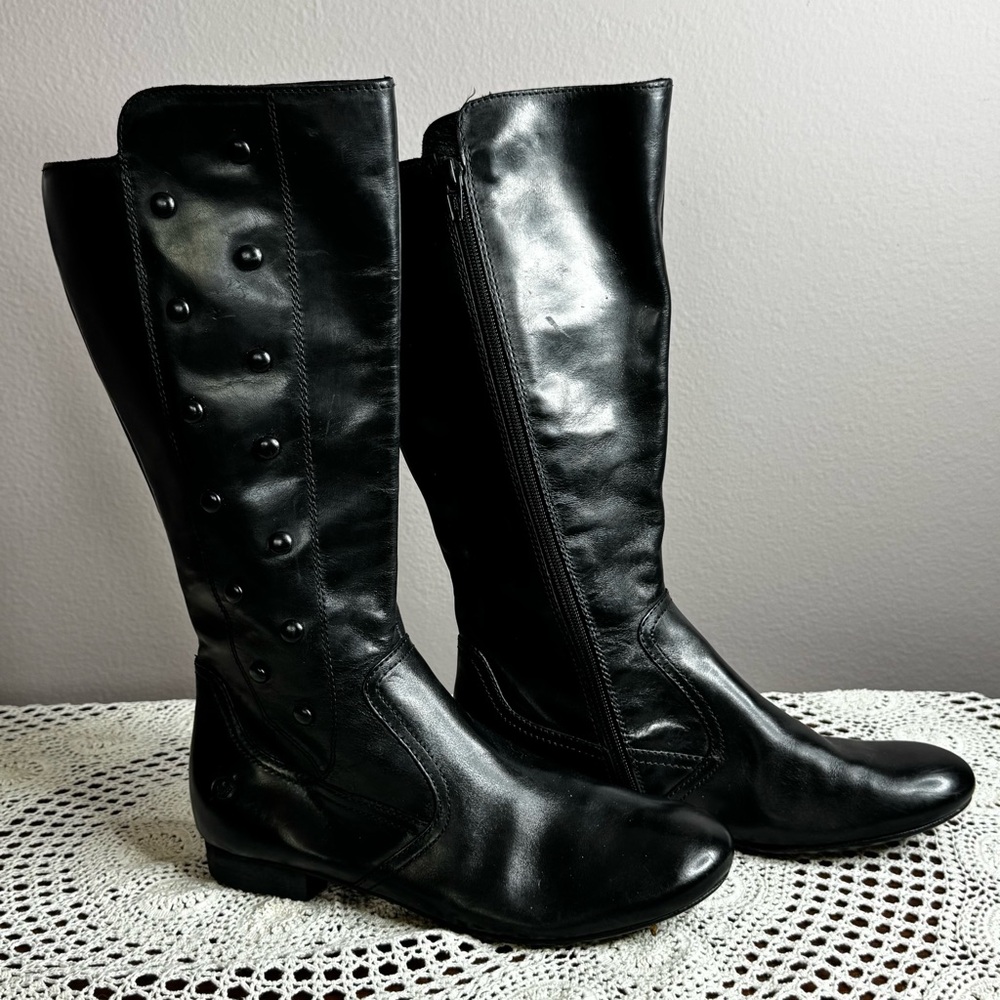 Born Martika Black Leather Round Toe Decorative Covered Button Boots Sz 7.5